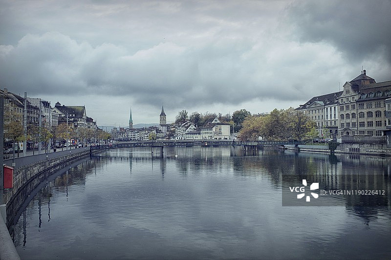 阴天利马特河两岸风光图片素材