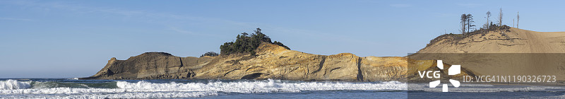 俄勒冈州太平洋城基万达角悬崖天空波浪全景图片素材