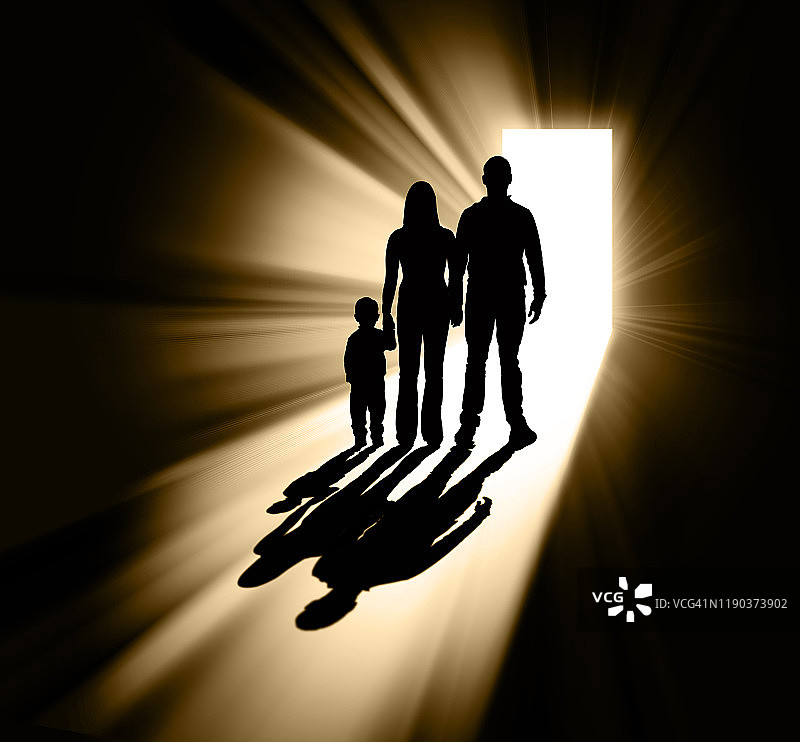 一家人在门口的剪影图片素材