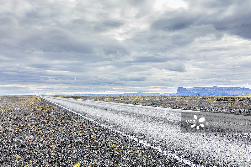 冰岛公路与壮丽的天空-汽车工艺板图片素材
