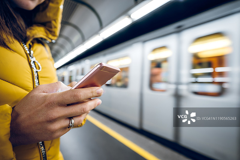 乘车前的消磨时间图片素材