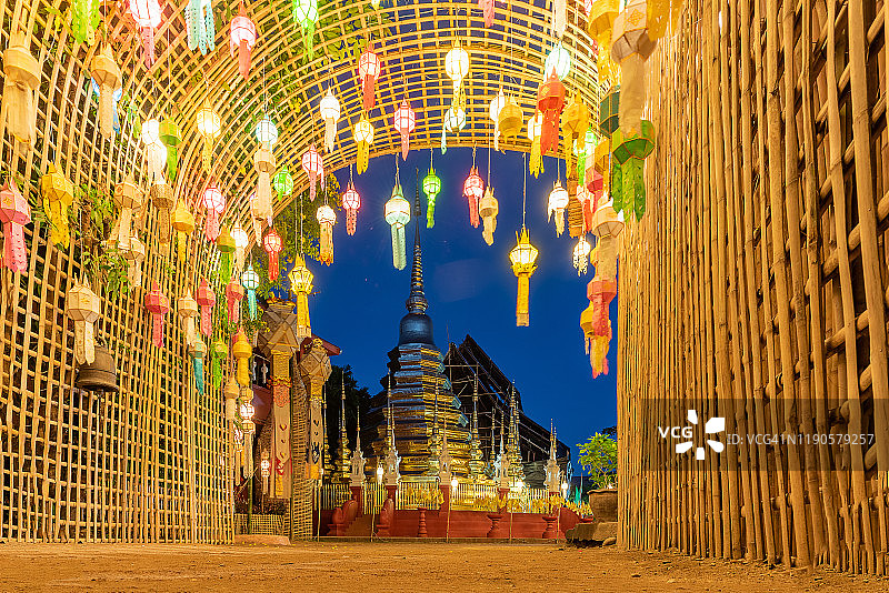 泰国清迈潘道寺的宝塔图片素材