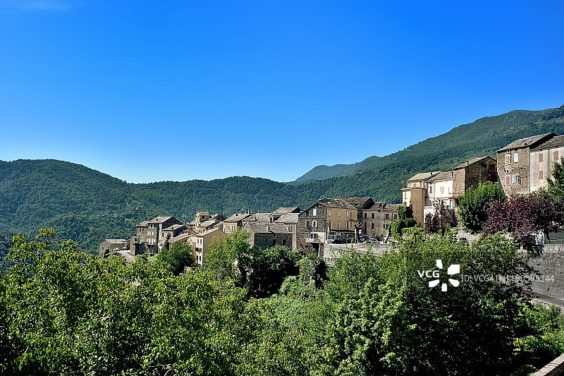 科西嘉岛皮耶迪克罗切：卡斯塔尼恰山区的城镇图片素材