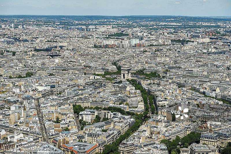 巴黎城市景观：从埃菲尔铁塔俯瞰凯旋门和戴高乐广场图片素材