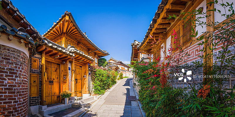 韩国北村韩屋村传统房屋全景图片素材