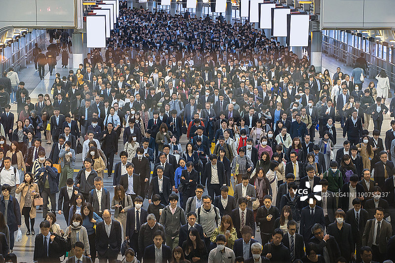 上班的人群、商务人士和交通运输概念图片素材