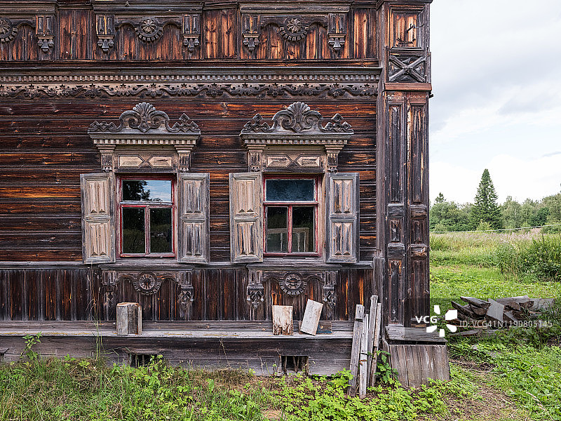科斯特罗马附近的旧木制俄罗斯式房屋图片素材