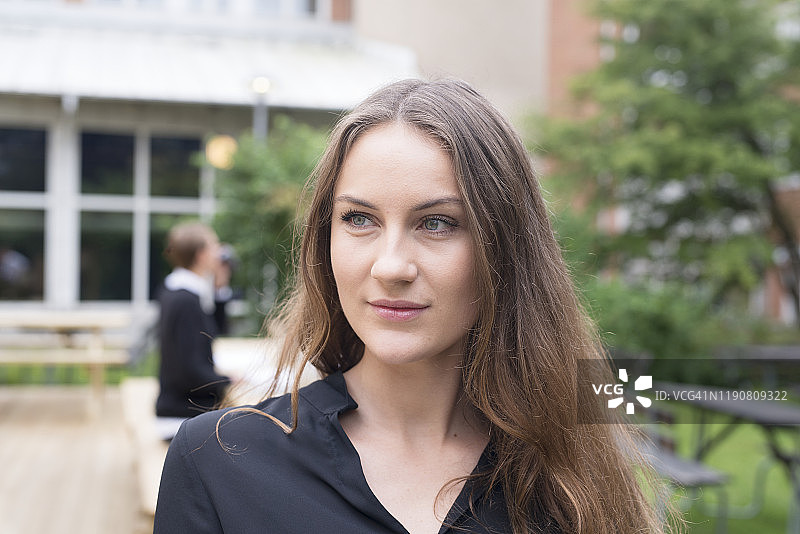 年轻女子的肖像图片素材