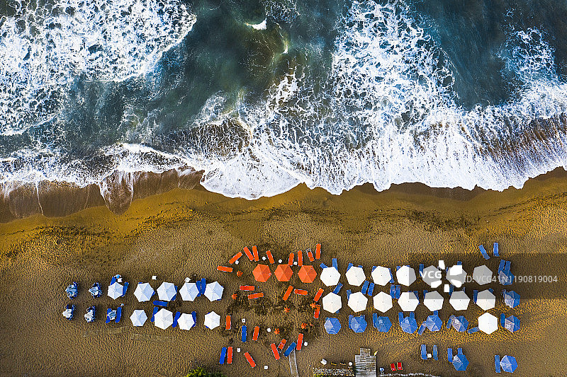 海滩和大海的鸟瞰图图片素材