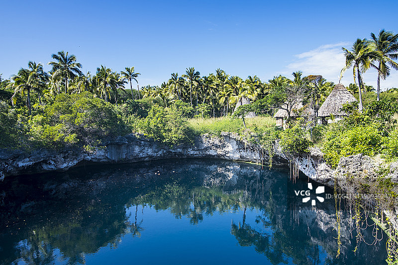 新喀里多尼亚乌韦阿岛哈纳瓦蓝洞图片素材