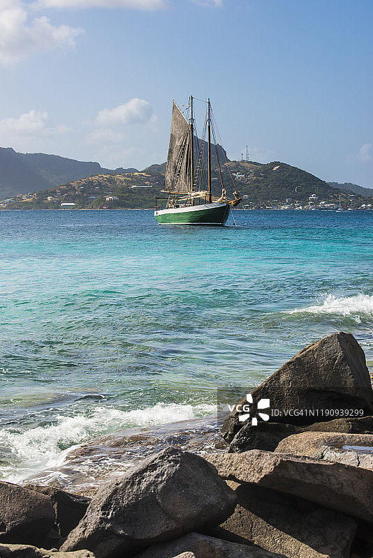 加勒比海《加勒比海盗》中的斯卡拉姆齐帆船图片素材