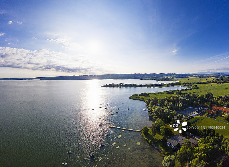 德国巴伐利亚州阿默湖的晴朗美景图片素材