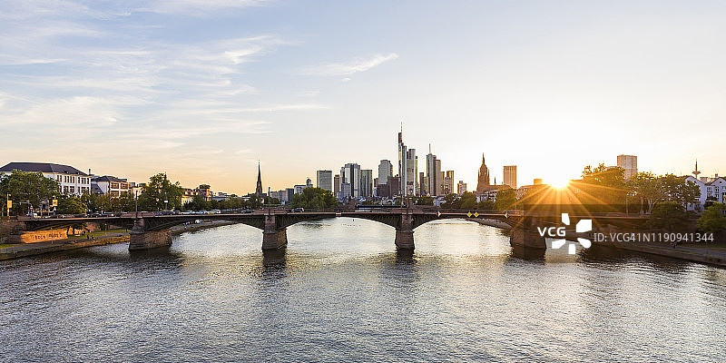 德国法兰克福：伊格纳茨·布比斯桥图片素材