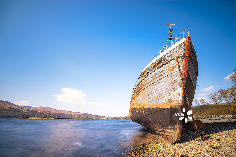英国苏格兰高地林恩湖的沉船景观图片素材