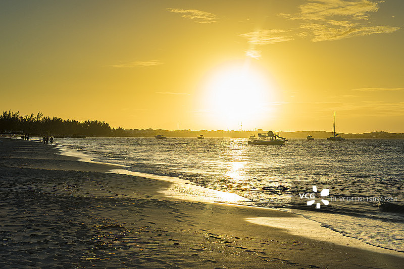 特克斯和凯科斯群岛格雷斯海湾日落风光图片素材