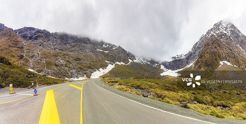 新西兰南岛，峡湾国家公园，94号公路，荷马隧道入口图片素材