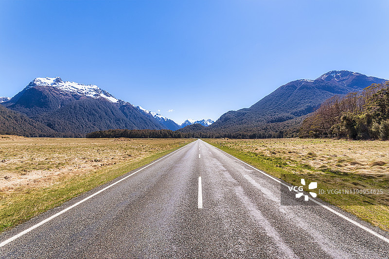 新西兰南岛峡湾国家公园94号公路图片素材