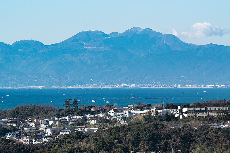 日本神奈川县的箱根山和太平洋图片素材