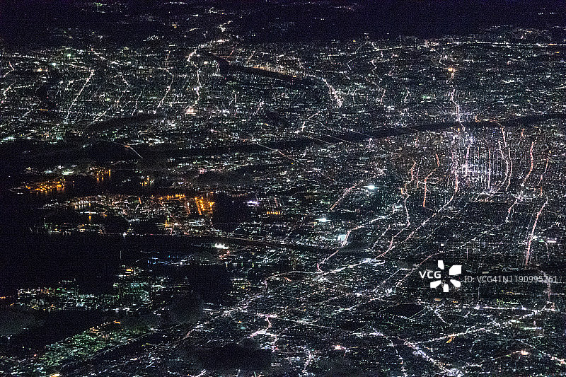 从飞机上俯瞰日本大阪市全景图片素材