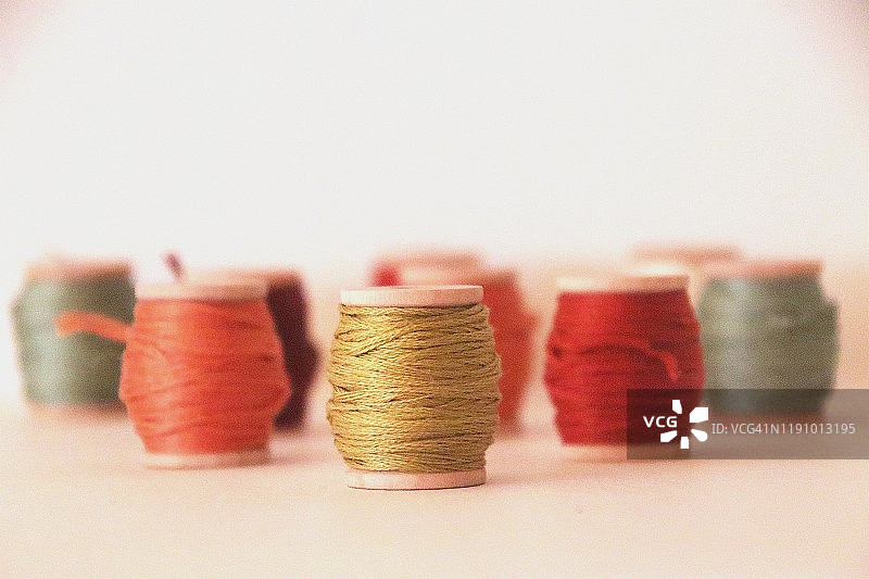 彩色纱线卷的特写图片素材