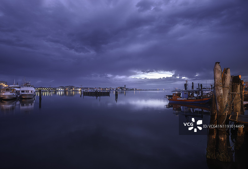意大利威尼托基奥贾泻湖上的船只图片素材
