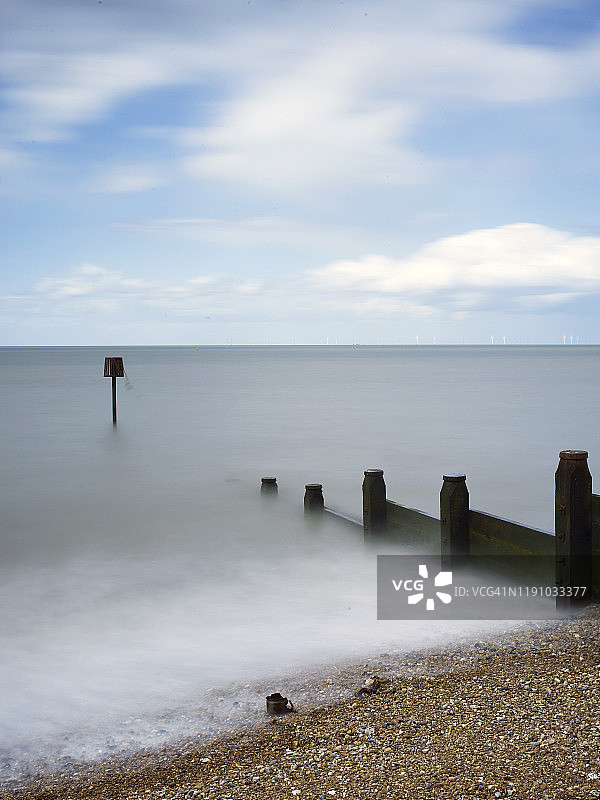 英国肯特郡惠特斯特布尔海滩海景长曝光图片素材