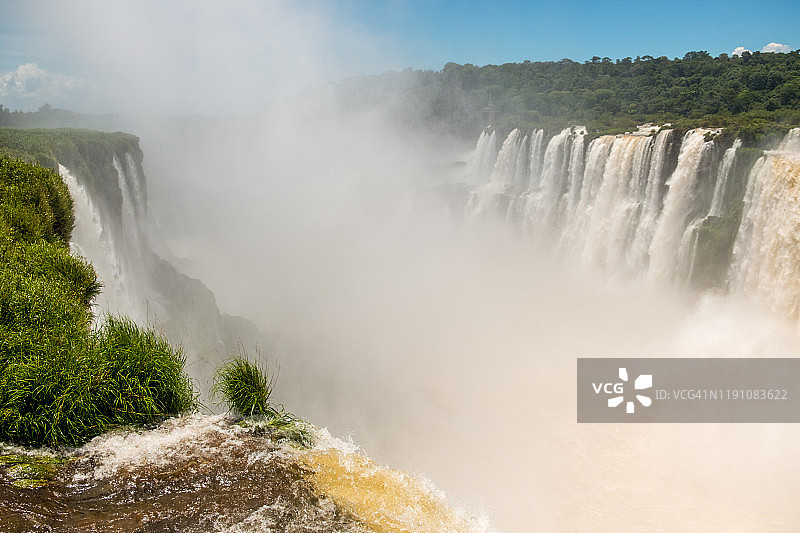 阿根廷和巴西的伊瓜苏瀑布景观图片素材