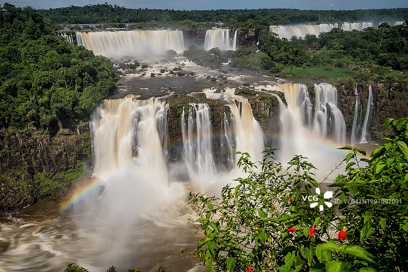 阿根廷和巴西的伊瓜苏瀑布图片素材
