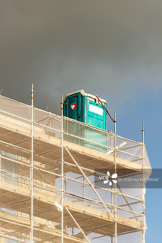 建筑工地码头上的移动厕所单元图片素材