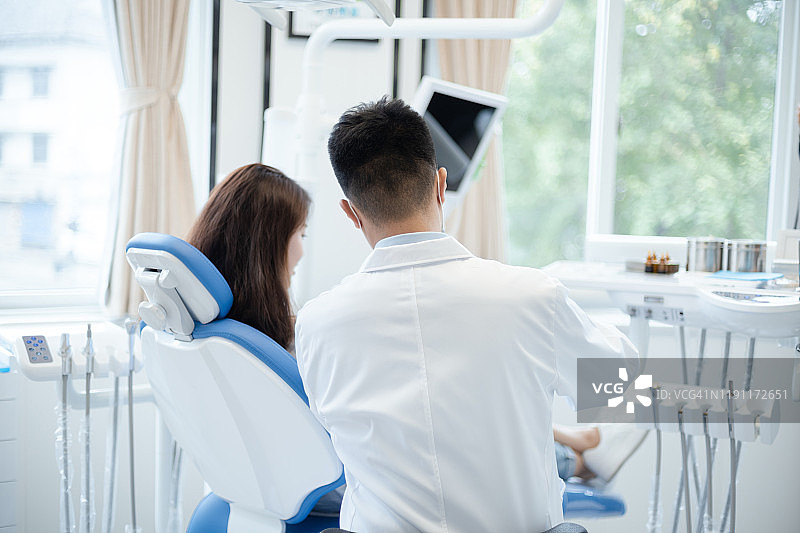 牙医和病人图片素材