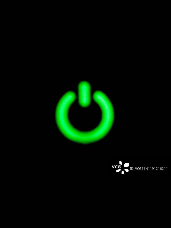 黑色背景下点亮的开启符号图片素材