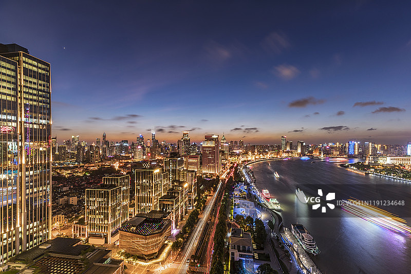 现代上海外滩天际线图片素材