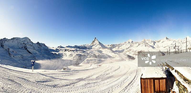 马特洪峰雪山全景图片素材