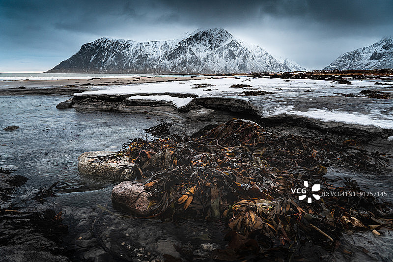 挪威罗浮敦的斯卡桑登海滩图片素材