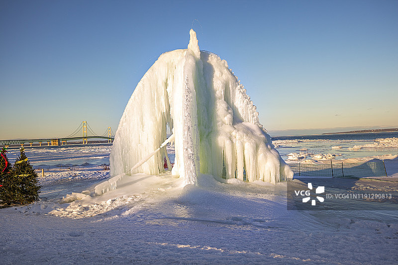 冰冻的喷泉图片素材
