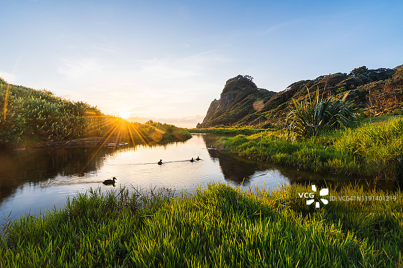 奥克兰怀塔克雷山脉日落图片素材