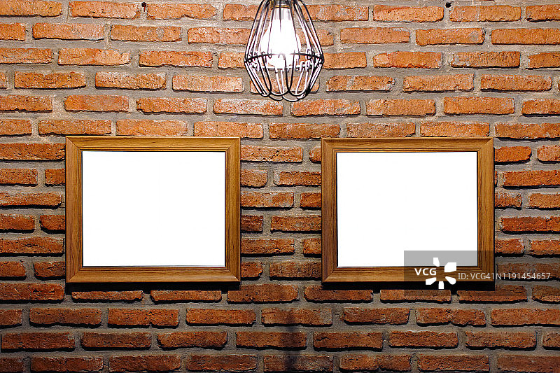 砖墙上的木制框架图片素材