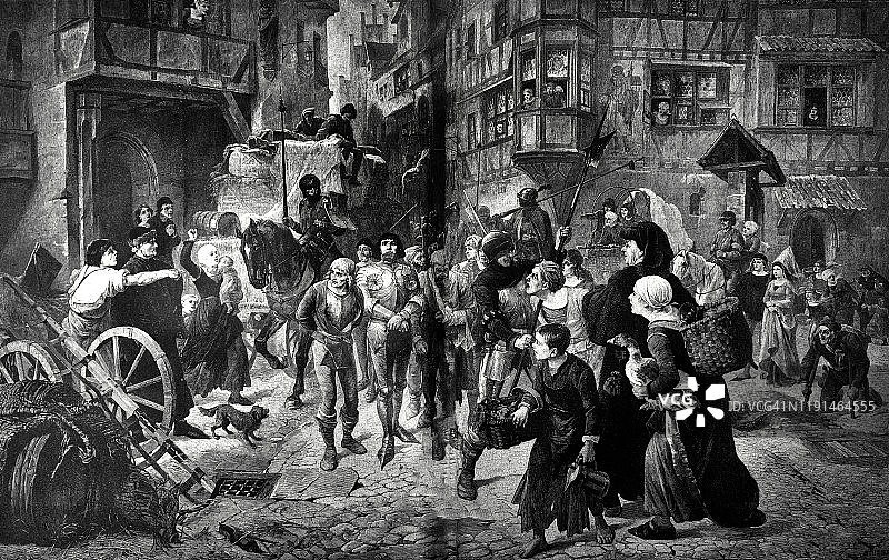 中世纪城市街道上手铐加身的罪犯图片素材