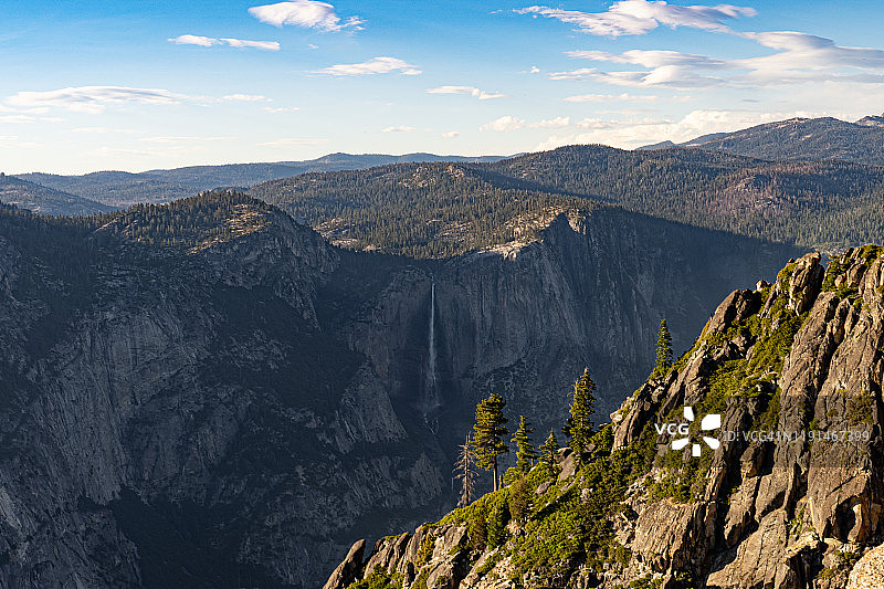 从塔夫脱点观赏优胜美地瀑布图片素材