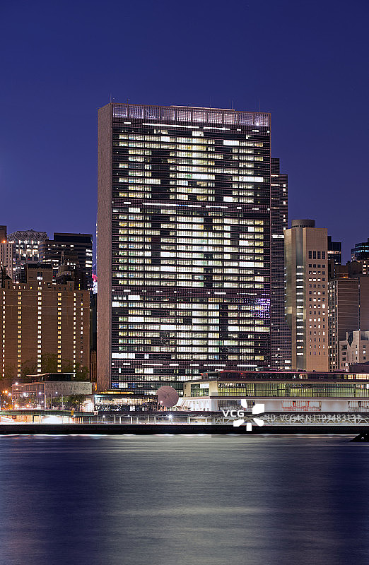 纽约联合国大楼和东河图片素材