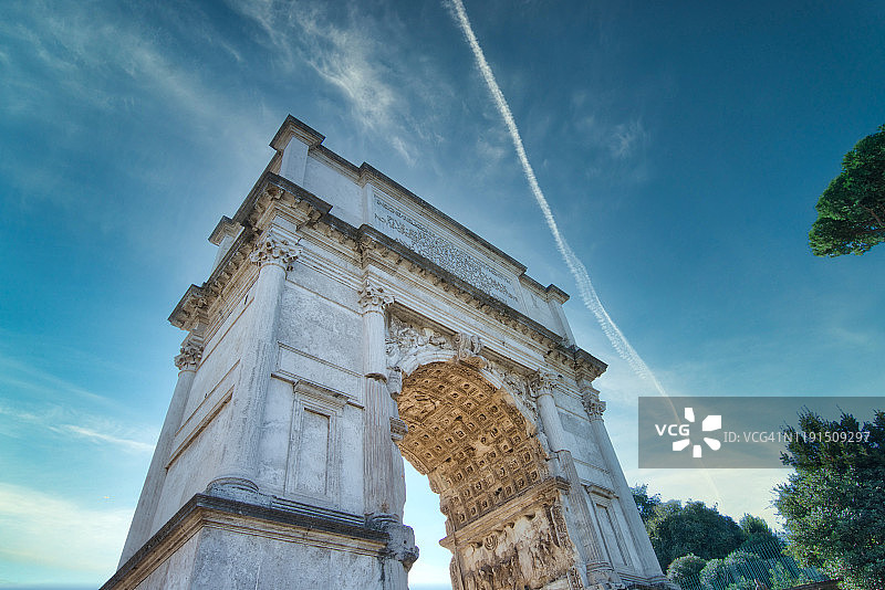 罗马广场的提图斯凯旋门图片素材