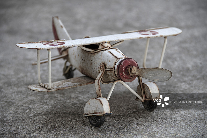 复古玩具双翼飞机图片素材