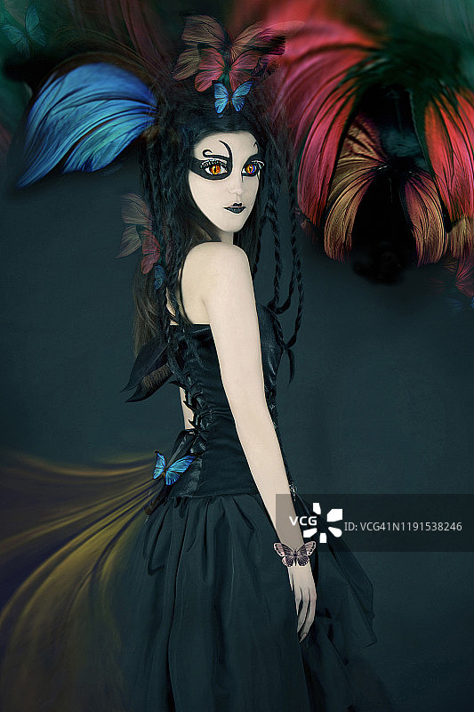 哥特风女人与蝴蝶图片素材
