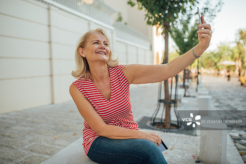 年长的妇女自拍图片素材