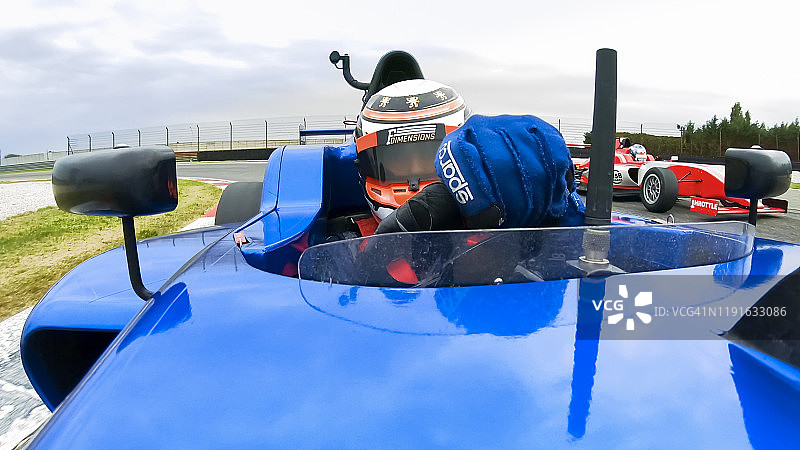 司机驾驶赛车图片素材