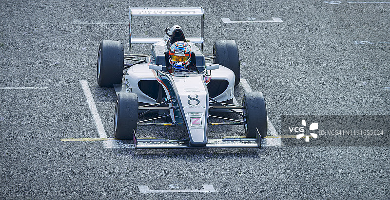 司机驾驶赛车图片素材