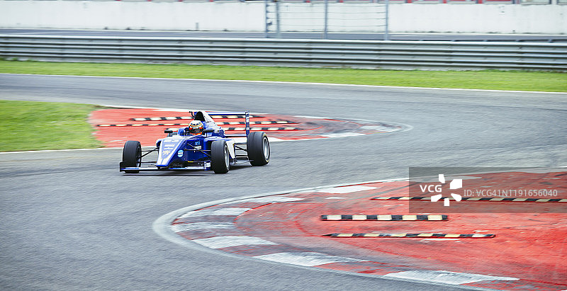 司机驾驶赛车图片素材