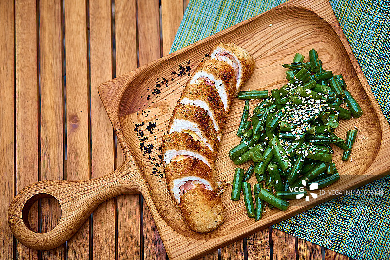 豆类培根奶酪鸡肉卷图片素材