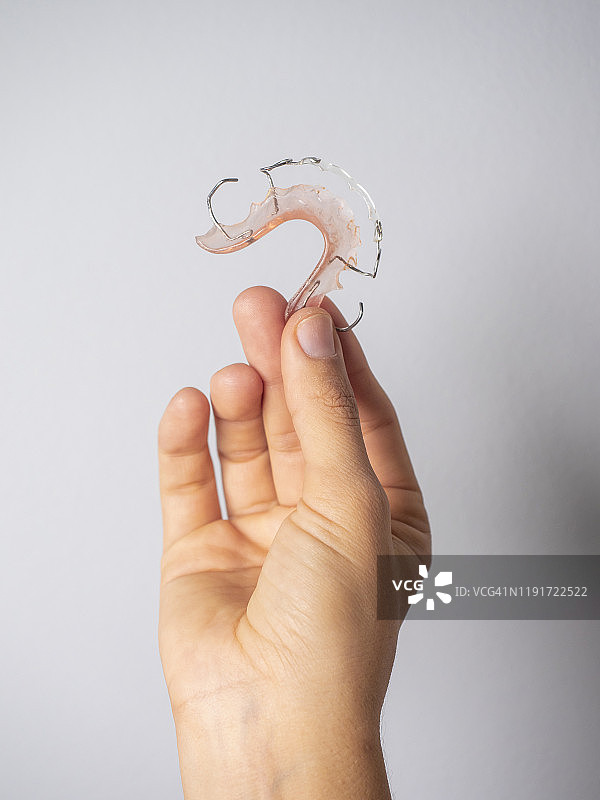 手持牙科牙套图片素材