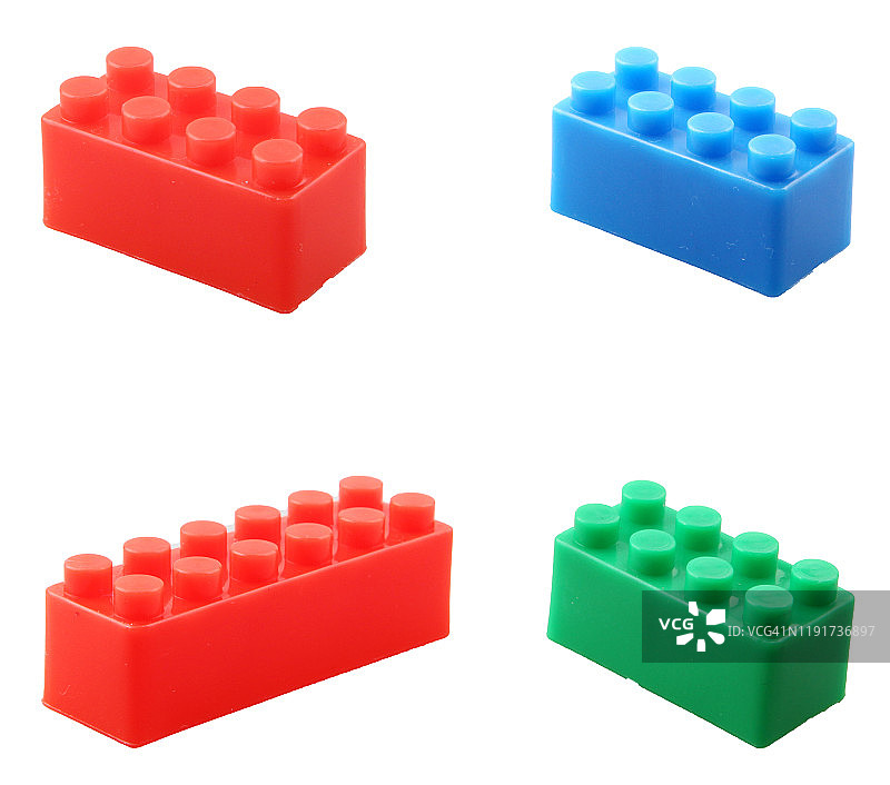 白色背景上的儿童塑料积木玩具图片素材